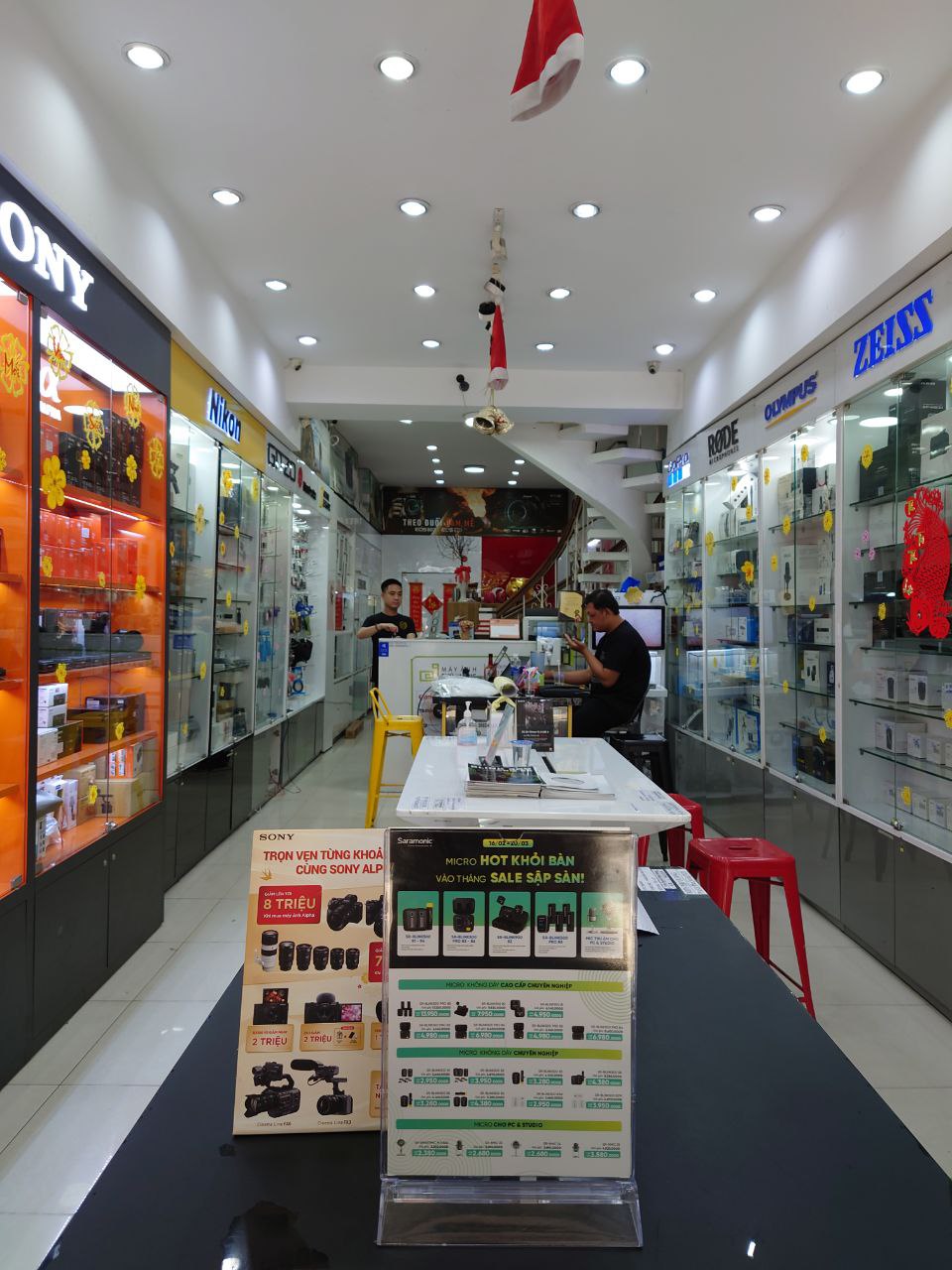 Saramonic Branches and Branding in Vietnam